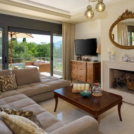 Azure Kanoni Villa *